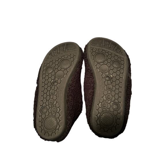 EUC Heiiwarm Kid's Fuzzy Slippers Hook and Loop Closure 8 1/2" From Heel to Toe - Picture 3 of 3